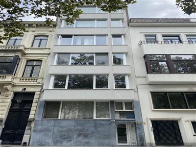 Een ruim 2-slaapkamerappartement met veel lichtinval!