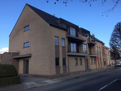 Gelijkvloersappartement met terras-tuin-staanplaats-garage