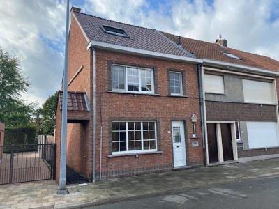 Half open bebouwing met 3 slaapkamers en tuin