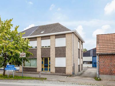 Halfopen bebouwing met loods 800 m² en achterliggend weil...