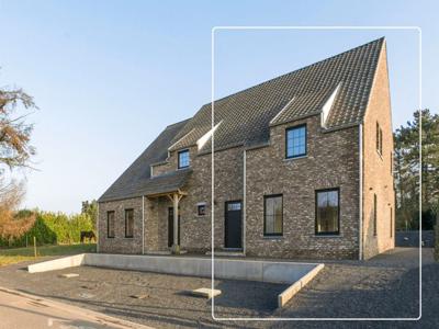 Halfvrijstaande, landelijke nieuwbouwwoning met 3 slpks en