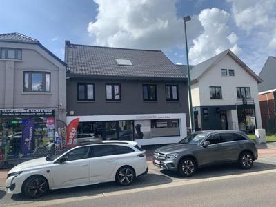 HANDELSPAND MET RUIME WONING IN CENTRUM MEEUWEN