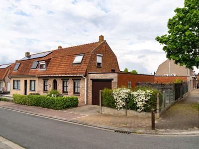 Hoekhuis te koop Ieper