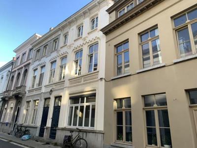 Karaktervolle woning met binnentuin in hartje Gent-centrum.