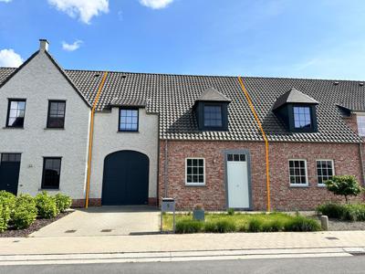 KNAPPE WONING MET 3 SLPKS, ZUIDGERICHTE TUIN EN GARAGE!