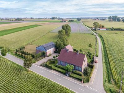 Landelijke villa met loods en +1ha grond