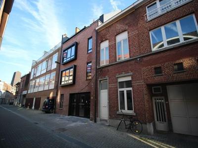 Moderne, ruime studio met eigen terras te huur in centrum Le