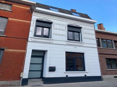 Mooi gerenoveerde woning goed gelegen