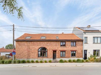 Rustig gelegen hoeve met 5 slaapkamers