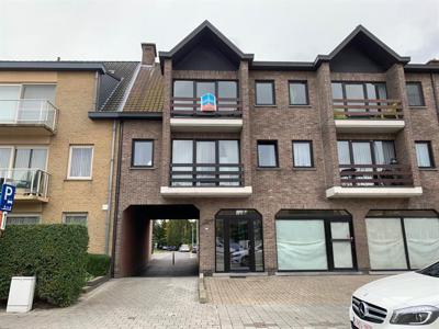 Twee slaapkamer appartement met balkon en garage