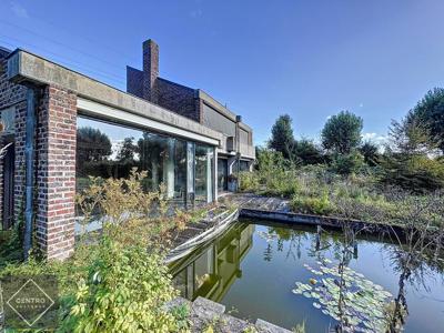 UNIEK gelegen villa op een perceel bouwgrond van 2.500 m² (!