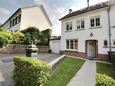 Very nice villa with 4 bed and 2 bath. in Wezembeek!