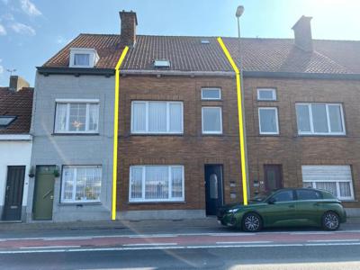 Woning met 5 slpk en 2 badk, EPC 201. Woning is vrij voor k