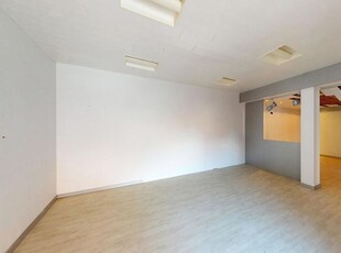 Polyvalent pand met magazijn+groot appartement op toplocatie