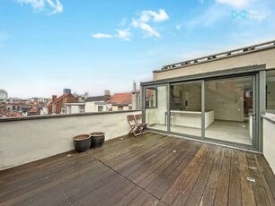 Penthouse Duplex (3 sl.k. + kantoor) + terras/BXL EU-gebied