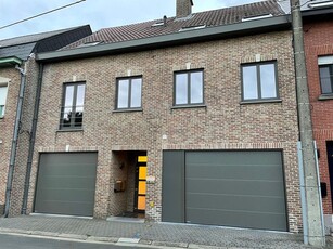 Recent gerenoveerd appartement met garage voor 2 wagens