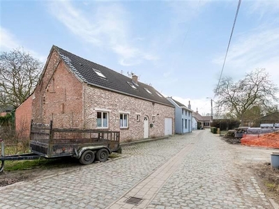 Halfopen bebouwing met 3 slaapkamers en tuin