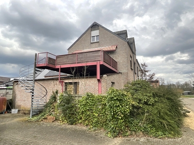 Gezellige duplex met terras en uitzonderlijke grote garage