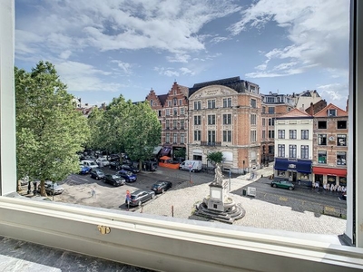 Grand Sablon: 2-beds penthouse in historic house, first occu