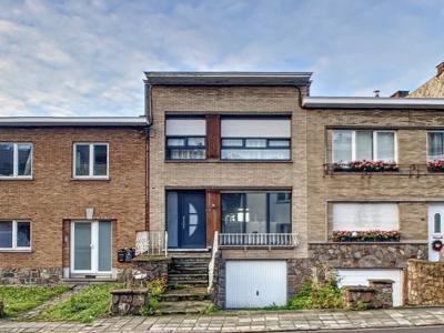 Agréable maison de ville avec terrasse et jardin