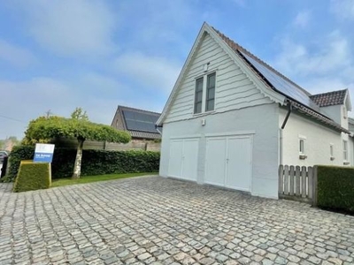 Villa met 3 kamers, 20 zonnepanelen en een dubbele garage o