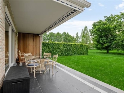 Gelijkvloersappartement met terras en tuin