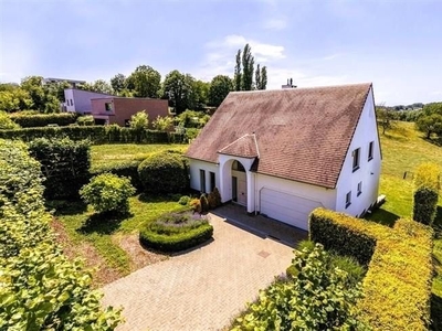 Charmante Villa met 5 slaapkamers in residentiële woonbuurt