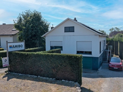 Gemengd gebouw met appartement en kantoor gelegen in Deinze