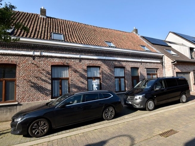 Instapklare woning met 5 slaapkamers in Lotenhulle