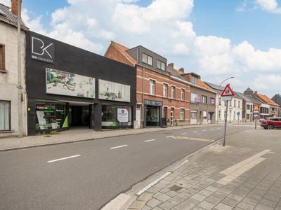 Kwalitatief handelspand met een totale oppervlakte van 883m²