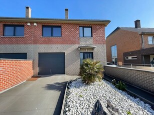 Maison 3 chambres, jardin, garage et balcons