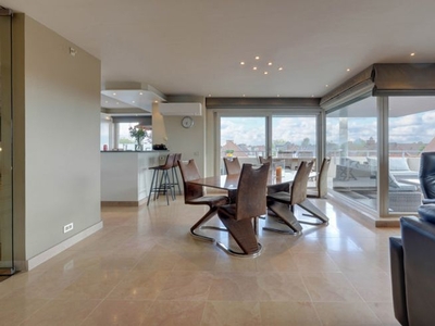 Penthouse met 3 ter., dub. garage en 3 slpks (+/- 200m²)