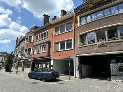 Te huur: ruim triplex appartement in centrum Aalst