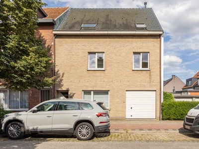 Vergund appartementsgebouw met 3slpk-duplex en 2slpk-dakapp.