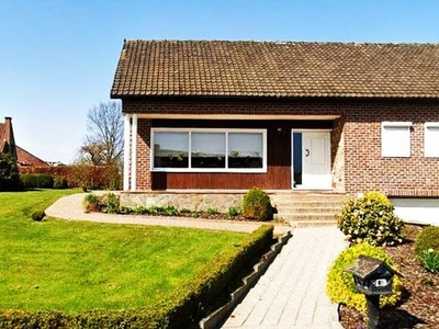 Charmante woning met garage en grote tuin te ASBEEK