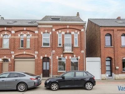 Knap gerenoveerde burgerwoning met 3 slaapkamers