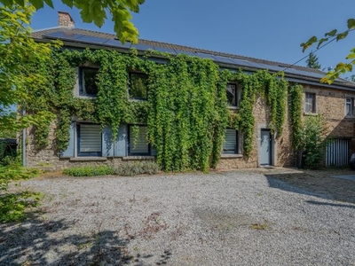 Prachtige boerderij met 5 slaapkamers, smaakvol gerenoveerd.