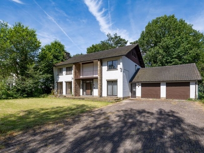 Residentieel in het groen gelegen tijdloze villa van 324m2