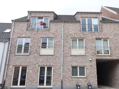 Twee slaapkamer appartement met groot terras en garage te h