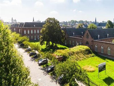 Gelijkvloers handelspand in Gent, gelegen aan de oude Bijlok