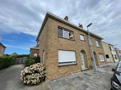 Instapklare half-open woning in rustige omgeving