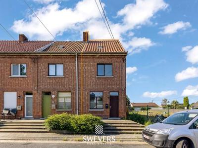 Knappe, op te frissen starterswoning met 3 slaapkamers in Le