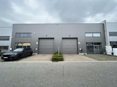 Twee KMO-units (308 m² en 342 m²) te koop in Kruisem