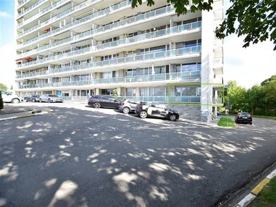 Gezellig gelijkvloers appartement met 2 terrassen in centrum