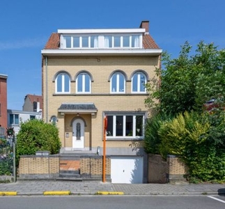 Goed onderhouden ééngezinswoning met 5 slaapkamers op 2a58.