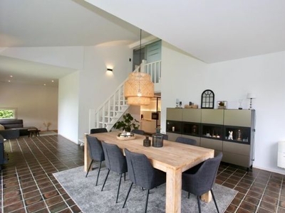 Ruime, praktisch ingedeelde en instapklare woning (258m² ...