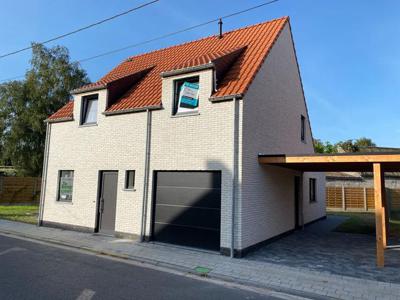 Volledig afgewerkte nieuwbouwwoning nabij centrum Koekelare