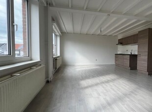 Lichtrijk duplex appartement te huur in Aalst!