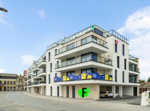 Ruim én nieuw 2-slaapkamerappartement met terras gelegen in…