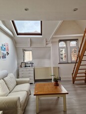 Gemeubelde charmante penthouse appartement met terras